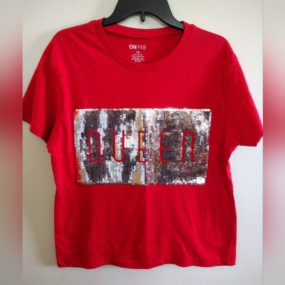 ❤️1X Red sequin Queen shirt❤️